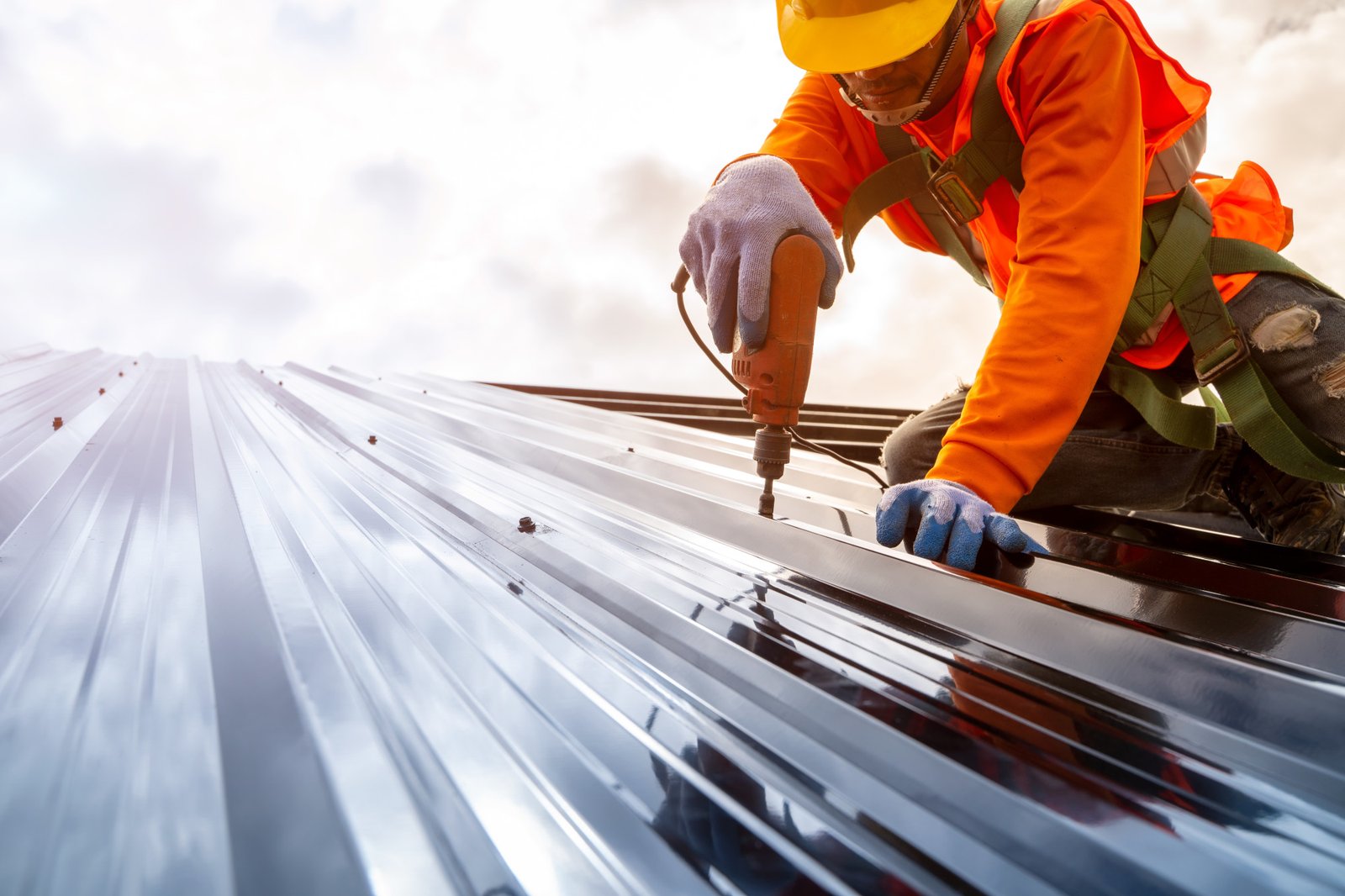 Why You Should Hire a Roofing Contractor of Edinburgh Instead of Doing It Yourself