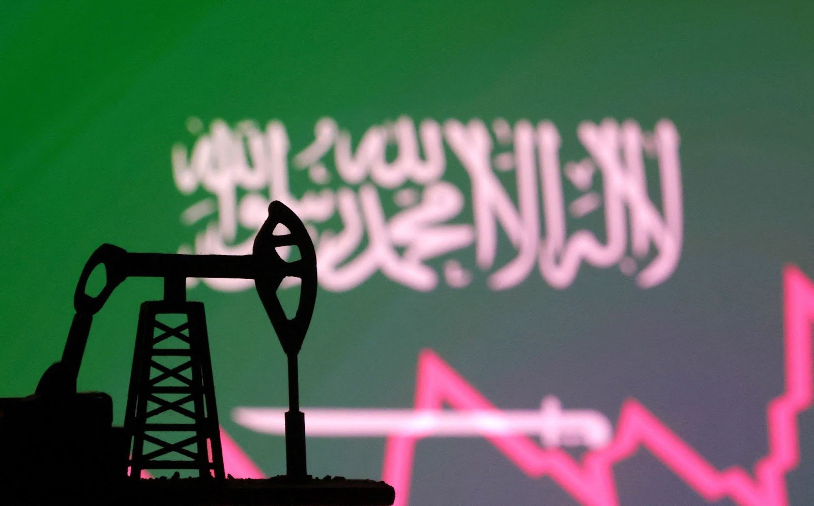 Saudi Arabia’s Economy Under Pressure from Falling Oil Prices