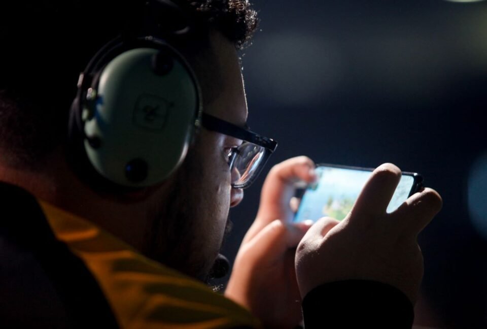 Mobile esports